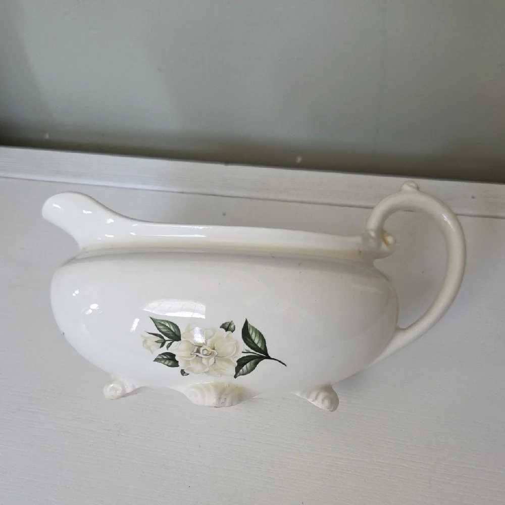 1940's Homer Laughlin Nautilus footed gravy boat or creamer featuring a floral